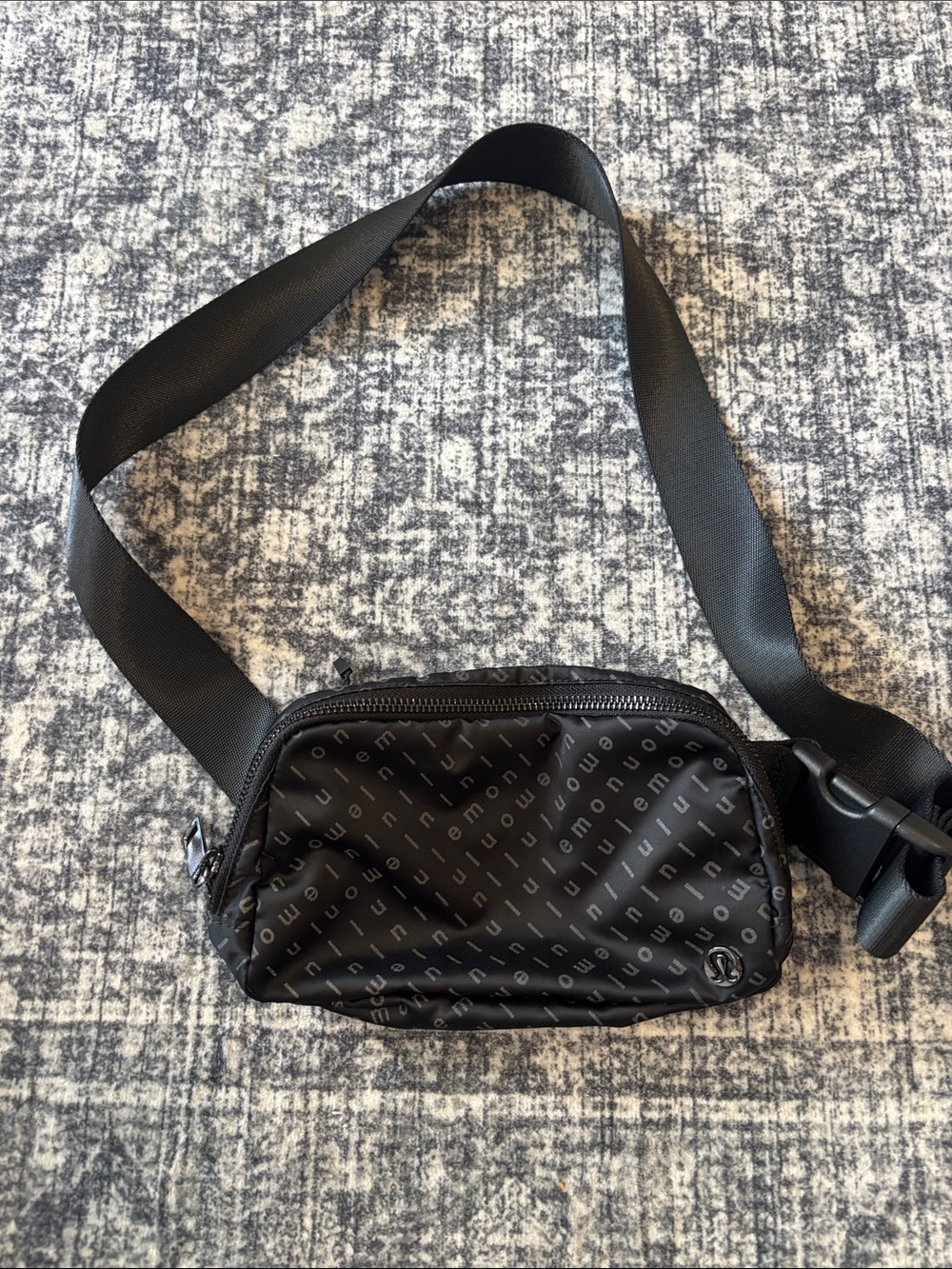 Lululemon Everywhere 1L Reflective Logo Belt Bag